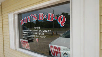 Roy's Hickory Pit Bbq outside