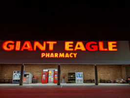 Giant Eagle Supermarket outside