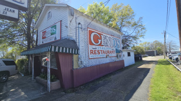 Geno's Italian outside