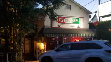 Geno's Italian outside