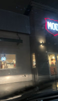 Mod Pizza outside