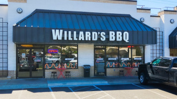 Willard's Bbq outside