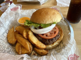 Fuddruckers food