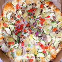 Round Table Pizza food