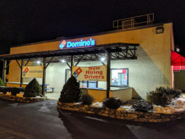 Domino's Pizza outside