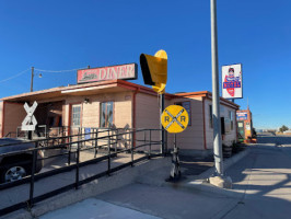 Luxury Diner outside