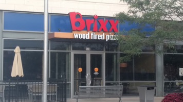 Brixx Wood Fired Pizza Craft outside