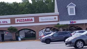 Lake Ridge Pizzaria outside