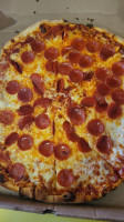 Pete's Pizza food