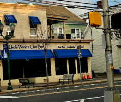 Uncle Vinnie's Clam Bar Restaurant outside