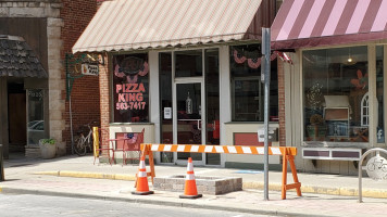 Pizza King outside