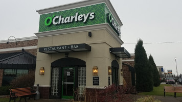 O'charley's Restaurant Bar outside