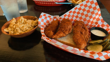 Timmy’s Hot Chicken food