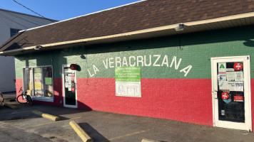 La Veracruzana outside