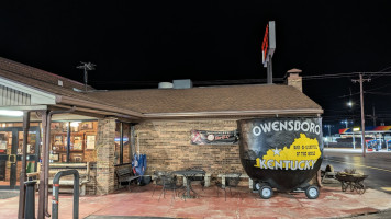 Moonlite -b-q Inn outside