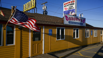 Brown's Lobster Pound outside