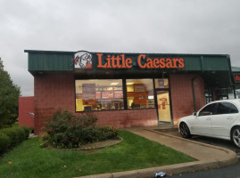 Little Caesars Pizza outside