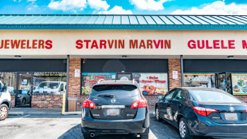 Starvin Marvin Pizza Subs outside