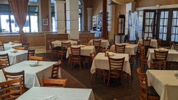 Brio Italian Grille inside