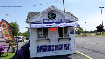 Hawaiian Shaved Ice outside