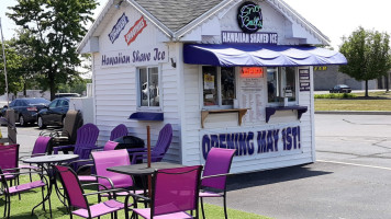 Hawaiian Shaved Ice outside