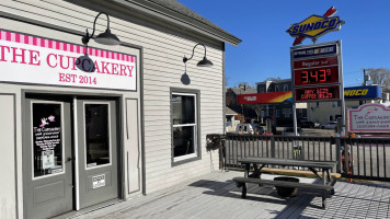 The Cupcakery outside