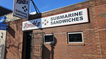 Rondo's Submarine Sandwiches outside