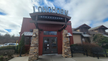 Longhorn Steakhouse In W outside