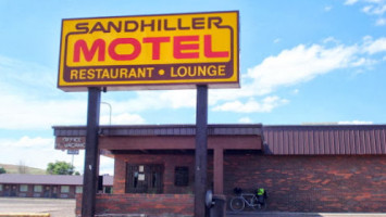 Sandhiller outside