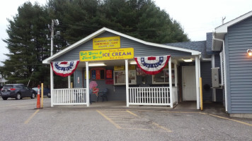 Purple Cow House Of Pancakes outside