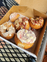 Da Vinci's Donuts In Sandy Spr food