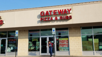 Gateway Pizza Subs food