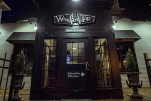 Wood-n-tap- Hartford outside