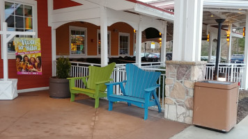 Bahama Breeze Tyngsboro outside