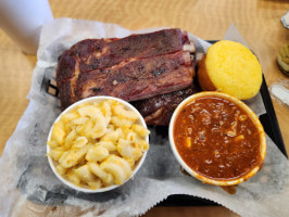 Thompson Brothers Barbeque Restaurant food