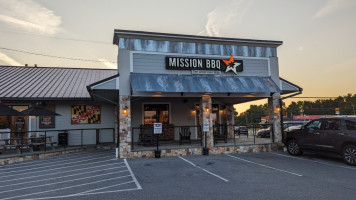 Mission Bbq outside