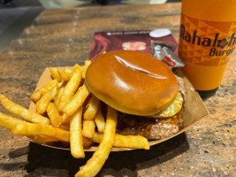 Mahaloha Burger Ala Moana food