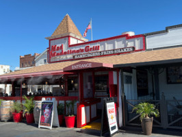 Mad Madeline's Grill outside