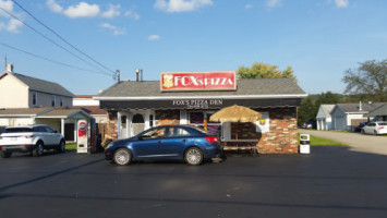 Fox's Pizza Den outside