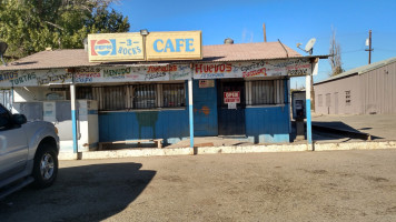 Three Rocks Market outside