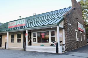 Rosso's Italian Style Pizza outside