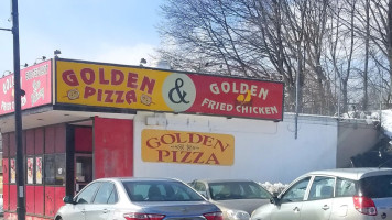 Golden Pizza On Chandler outside