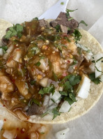 Los Gallos Taqueria food