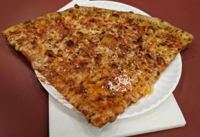 Pini's Pizzeria food