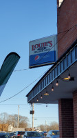 Louie's P&r food