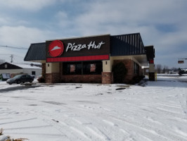 Pizza Hut outside