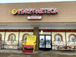 El Rey Azteca outside