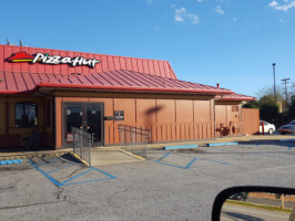 Pizza Hut outside