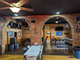 Gant's Pizza Pub inside