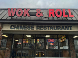 Wok Roll outside